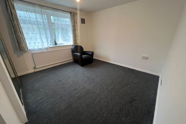Arneways Avenue, Romford photo 5