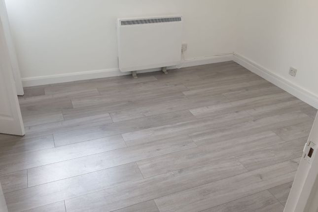 Flat to rent in Burgundy House, Bedale Road, London