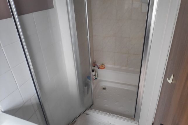 Room 6 73, Grovehill Road, Redhill photo 5