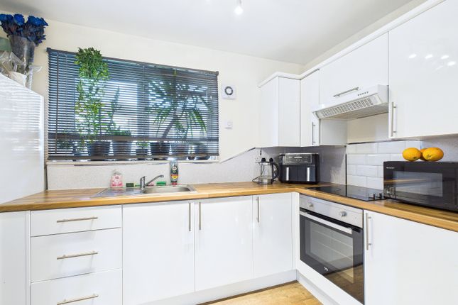 136, Benland, Peterborough photo 2