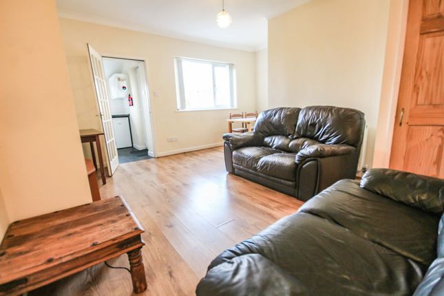 301 Wallisdown Road, Poole photo 4