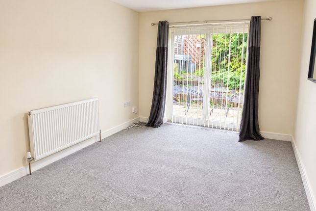 1c, Courtney Way, Kingswood photo 3