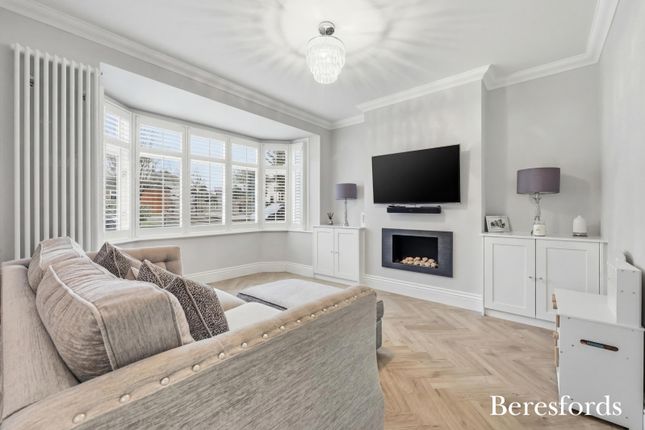 53, Meadowside Road, Upminster photo 2