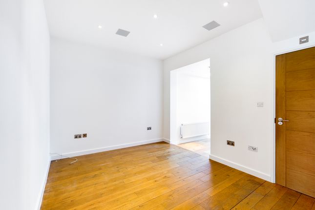 Terraced house to rent in Bury Street West, London