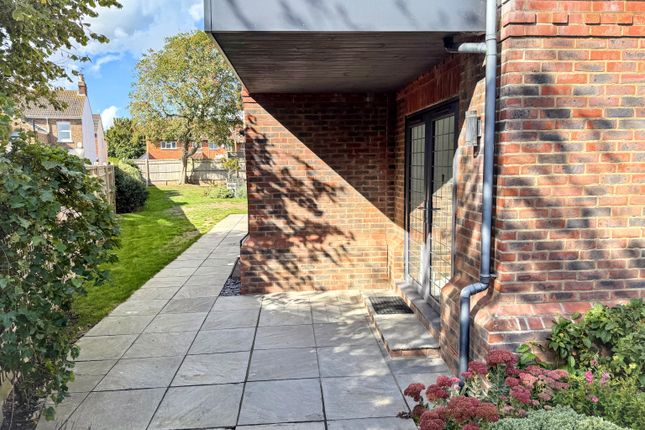 1 Harwood Apartments, 70, Woodlands Avenue, Rustington photo 4