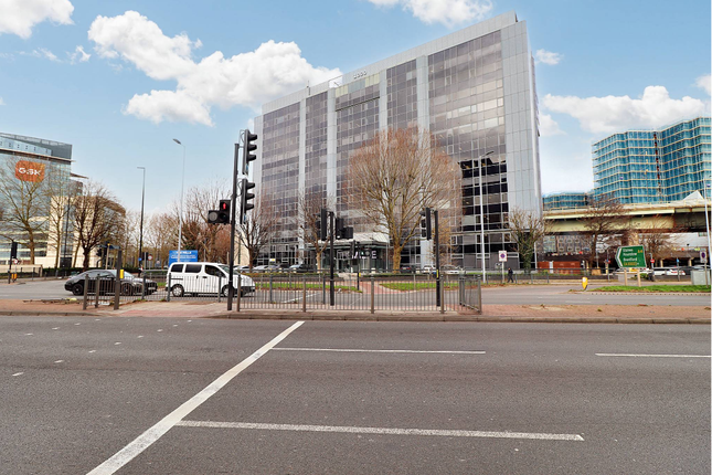 Office to let in Great West Road, Brentford