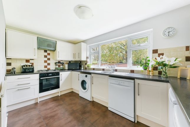 26, Westcoombe Avenue, West Wimbledon photo 2