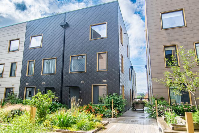 63, Solar Avenue, Leeds photo 2