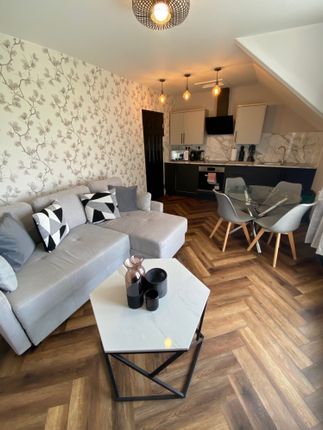Flat to rent in Taff Embankment, Cardiff