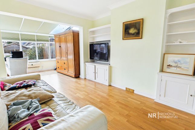 109, Somerset Avenue, Chessington photo 3