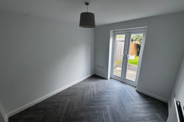 29, Fieldfare Close, Corby photo 2