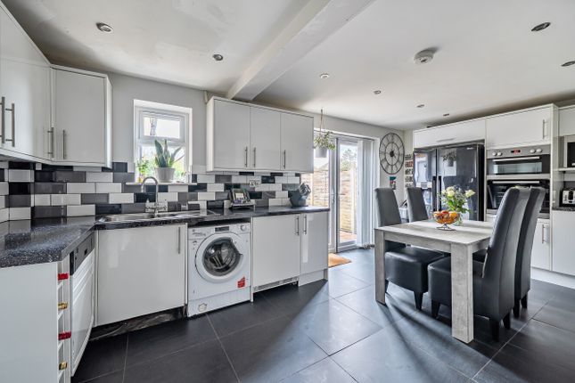 5, Reeves Way, Berkshire photo 2