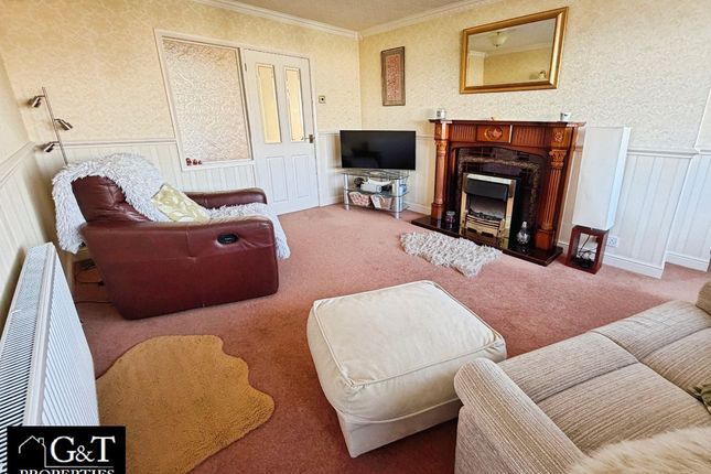 11 Burnham Close, Kingswinford photo 2