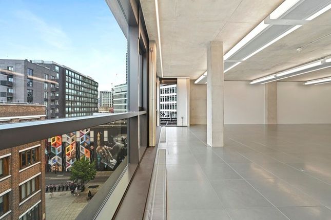 Office to let in New Inn Broadway, London