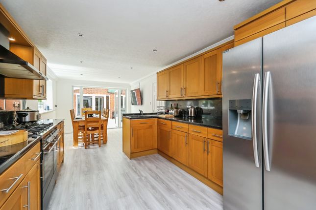 6, Hollythorpe Place, Nottingham photo 3