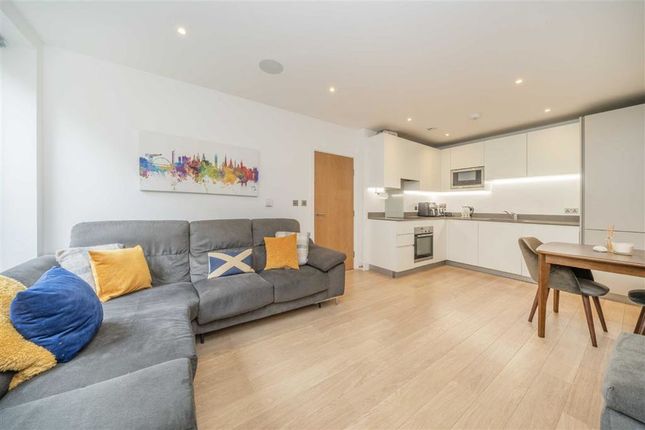 Maisonette for sale in Albemarle Walk, London