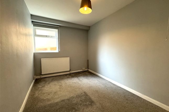 Flat to rent in Earlswood Road, Redhill, Surrey