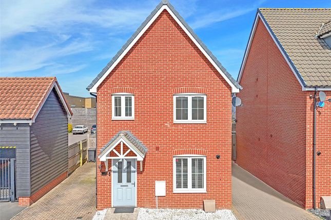 3-bed detached on 17, Sandy Crescent, Great Wakering, £375,000