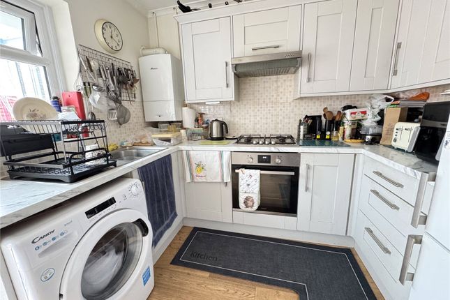 10, Vincent Close, New Milton photo 2