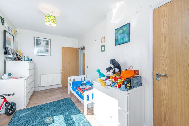 Flat to rent in Hercules Place, Holloway