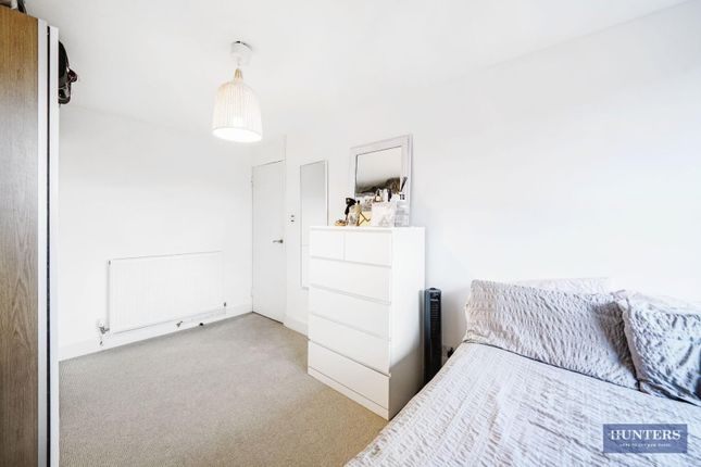 Flat for sale in Queens Crescent, London