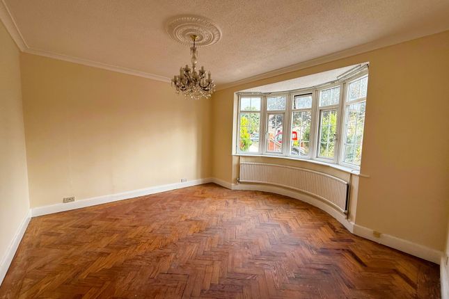 101 Shelley Crescent, HOUNSLOW photo 4