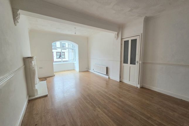 148 Oxford Street, Bridgend photo 2