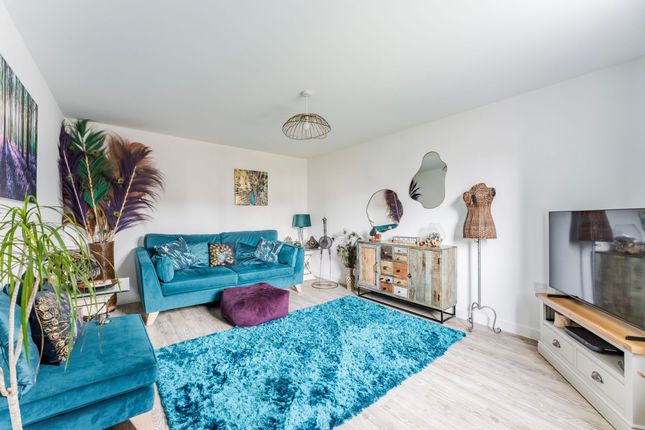 2 Copperfield Way, Stowmarket photo 2