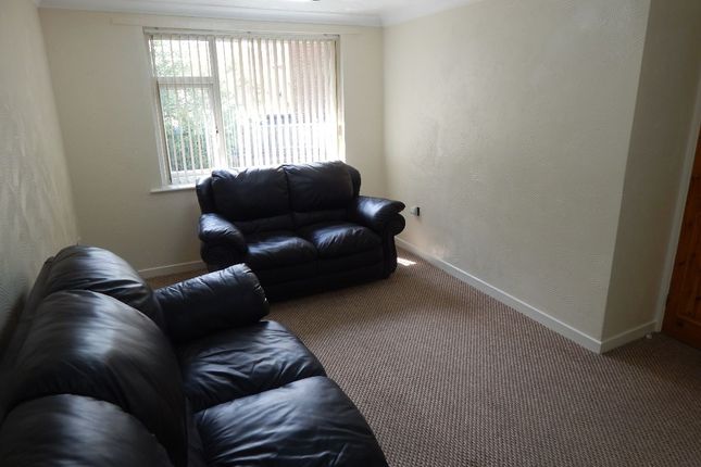 9 Gledhill Terrace, Dewsbury photo 2