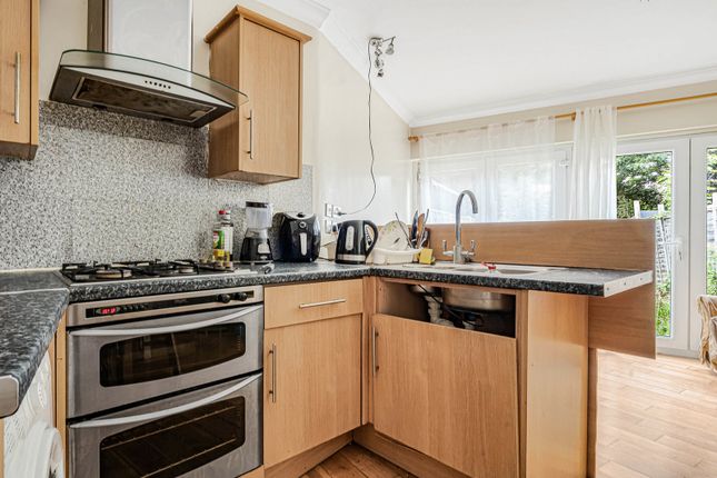 93, Pontefract Road, Bromley photo 3