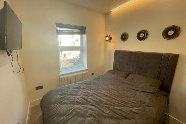 Flat to rent in Castle Street, High Wycombe