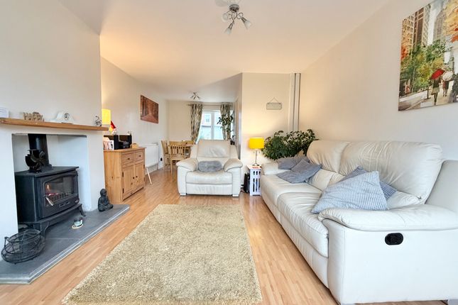 34 Newland Court, Wakefield photo 4