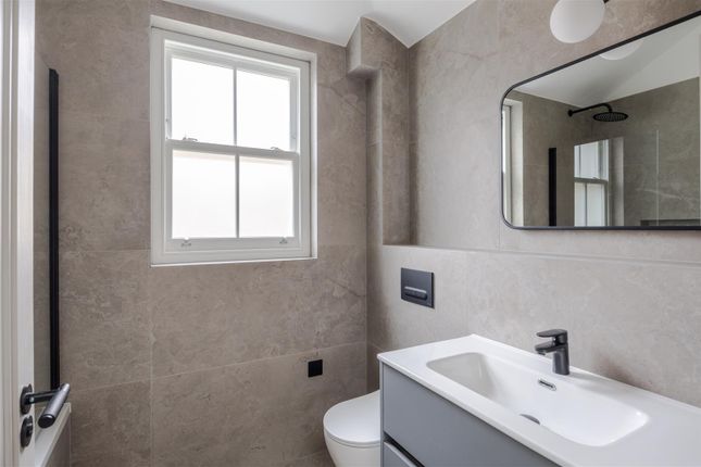 Mews house for sale in Tale House, Bloomsbury
