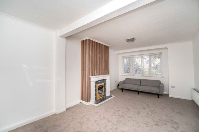 111, Clyfford Road, Ruislip photo 3