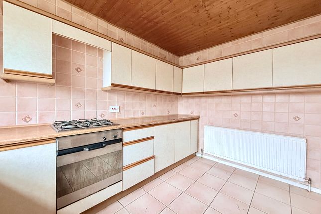 47, Anglian Way, Great Yarmouth photo 5