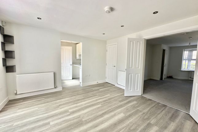 3 Irvine Crescent, Leicester photo 3