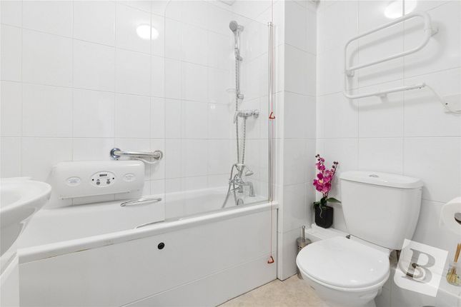 Flat 34,, Draper Court, Hornchurch photo 4