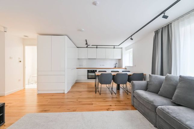 Thumbnail Flat to rent in Telegraph Place, Canary Wharf, London
