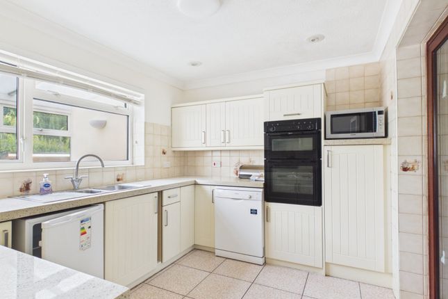 6, Box Tree Close, Buckinghamshire photo 2