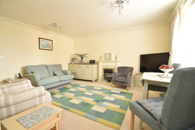 Ash Lodge, Churchfield Road, Walton-on-Thames photo 3