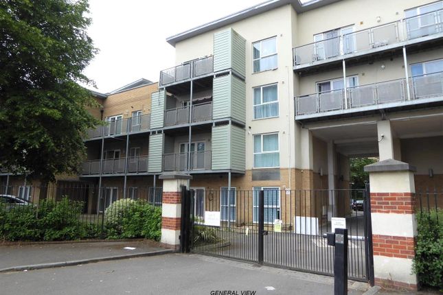 Flat for sale in Smoothfield Court, Hibernia Road, Hounslow
