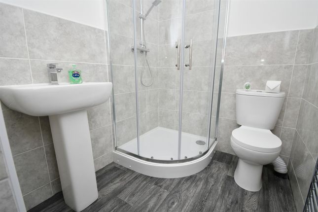 ROOM 1, 19, Netherby Street, Burnley photo 4
