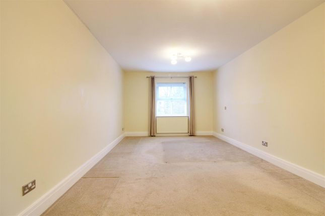 Flat to rent in Bycullah Road, Enfield