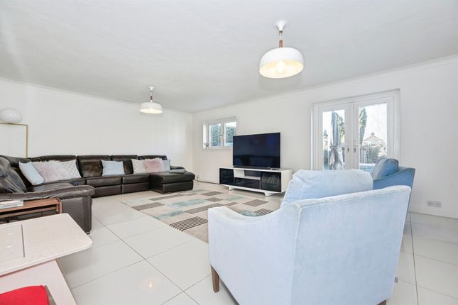 73, Connaught Avenue, Grays photo 2