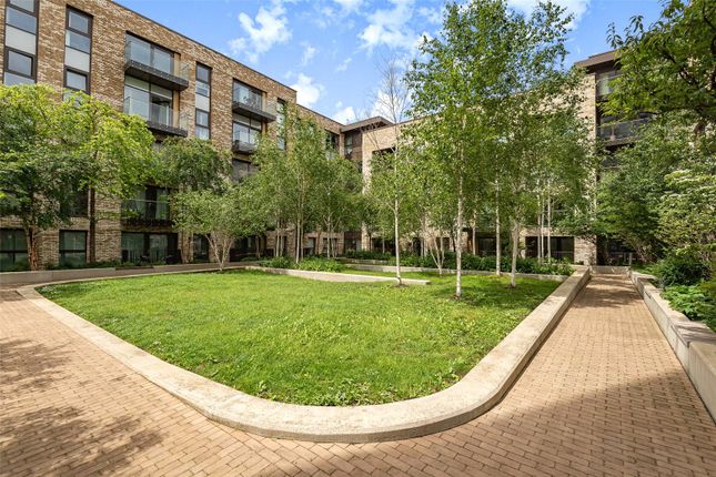 Flat for sale in Yeoman Street, London