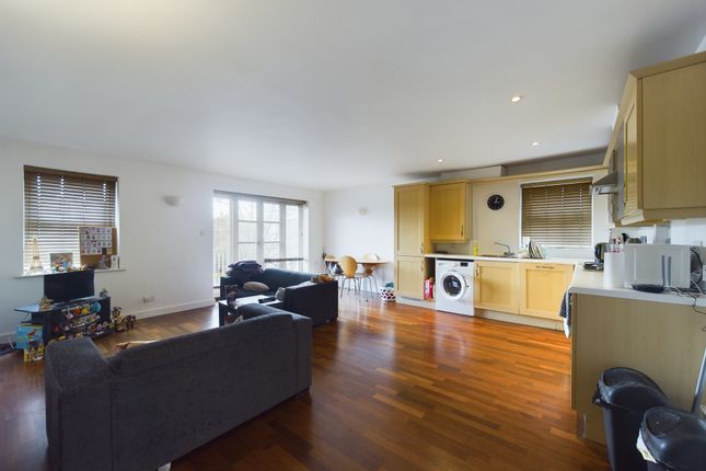 Flat to rent in Jeffreys Road, London