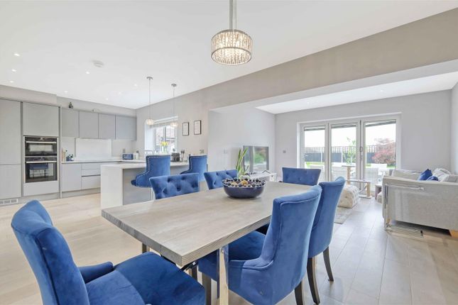 24, Little Ridings Lane, Norton Heath photo 2