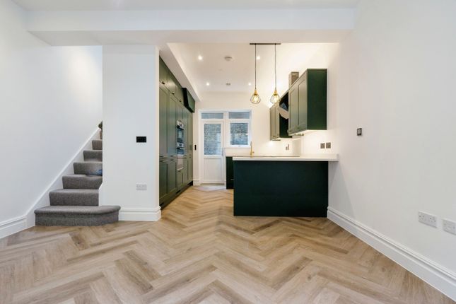 Thumbnail Town house for sale in Rampart Street, London