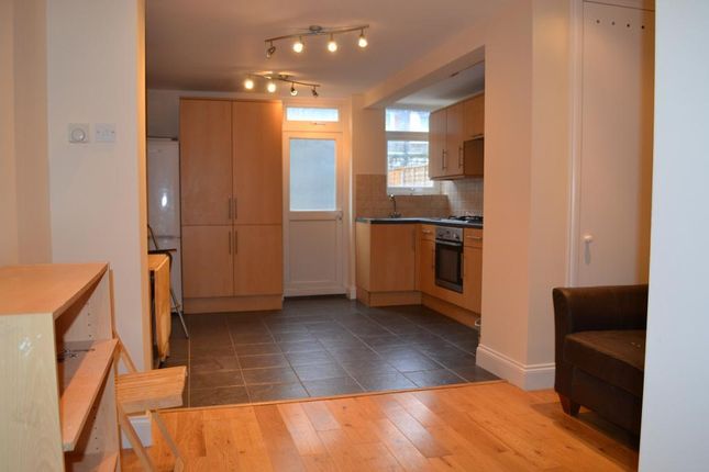 Thumbnail Flat to rent in Gilbey Road, Tooting, London