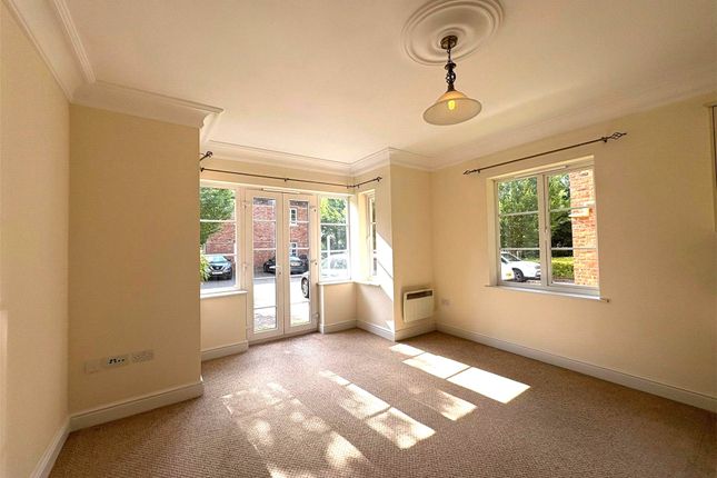 27, Christine Ingram Gardens, Bracknell photo 2